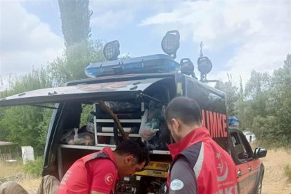 eskisehirden-2-umke-araci-ve-10-personel-bilecik-yanginina-destege-gitti