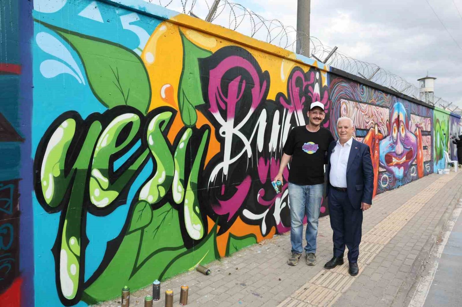 gencler-graffiti-senligi-ile-kente-renk-katti