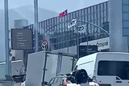 hatayda-motosikletlinin-tehlikeli-hareketleri-yurekleri-agza-getirdi
