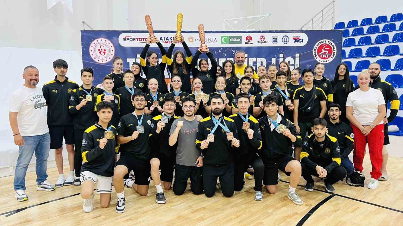 karate-turkiye-premier-liginin-ikinci-etabi-zonguldakta-gerceklestirildi