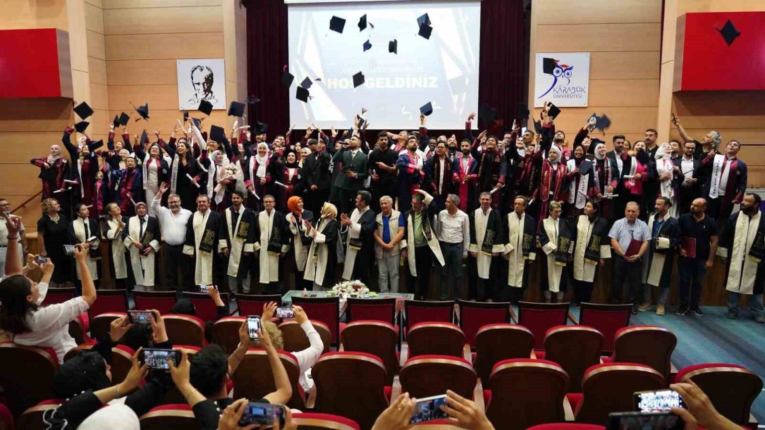 kbu-lisansustu-egitim-enstitusunde-948-mezun-diplomasini-aldi