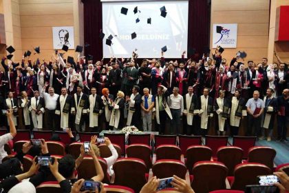 kbu-lisansustu-egitim-enstitusunde-948-mezun-diplomasini-aldi
