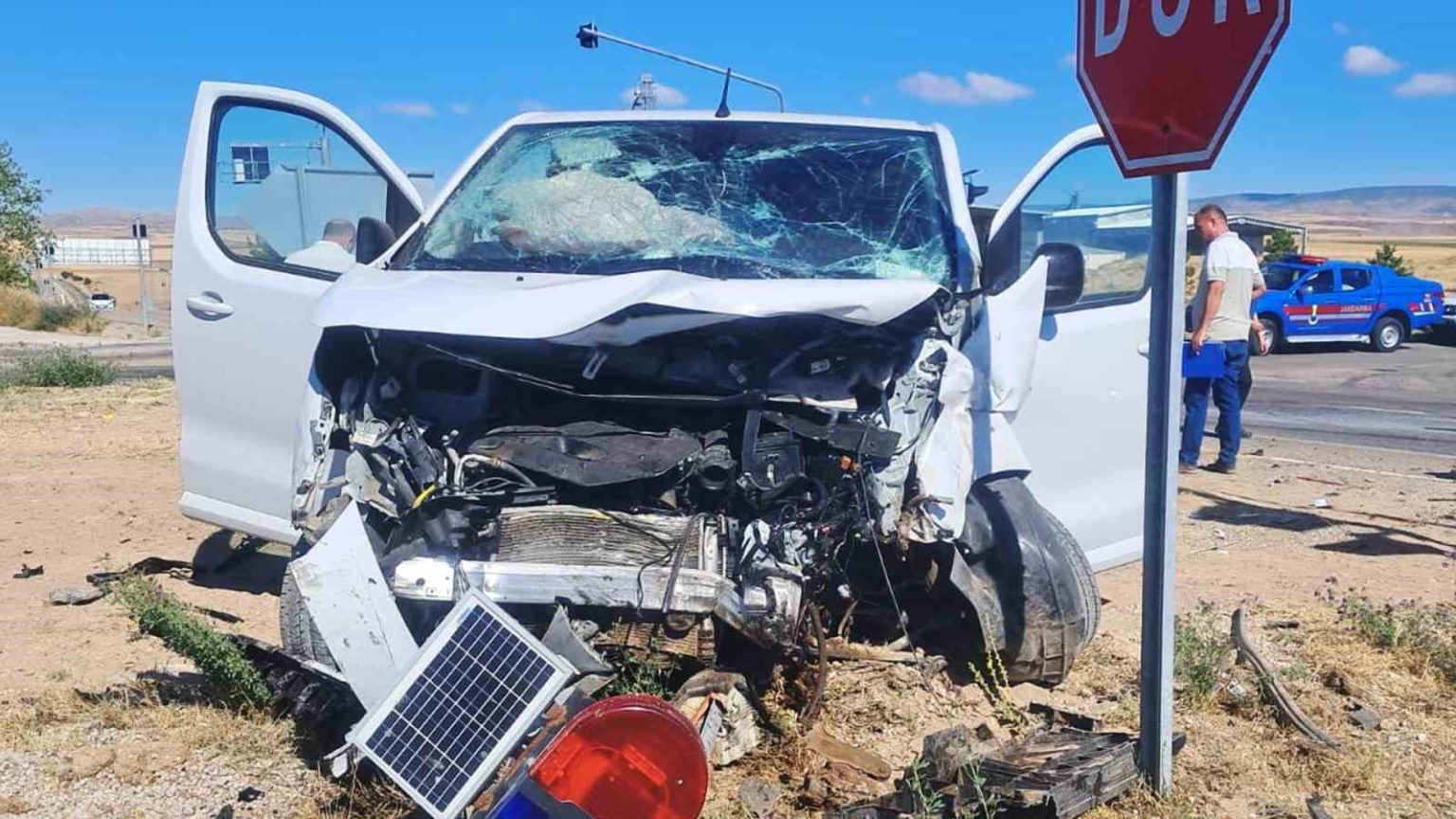 kirikkalede-minibus-ile-hafif-ticari-arac-carpisti-6-yarali