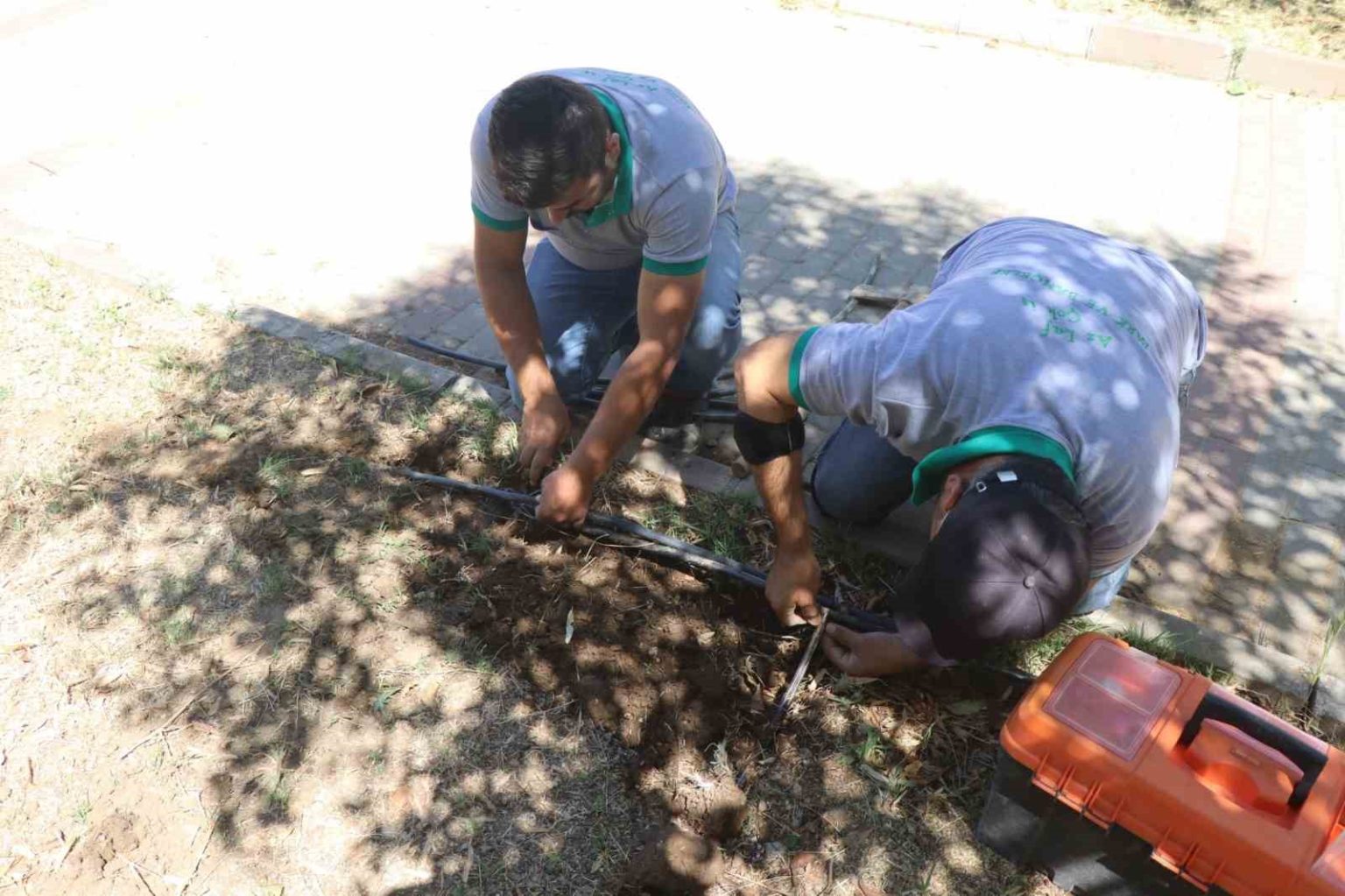 nazilli-belediyesi-su-israfina-karsi-parklardaki-damlama-sistemlerini-yeniliyor
