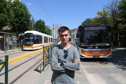 ozel-eskisehirli-gencin-tek-tutkusu-toplu-tasima-araclari