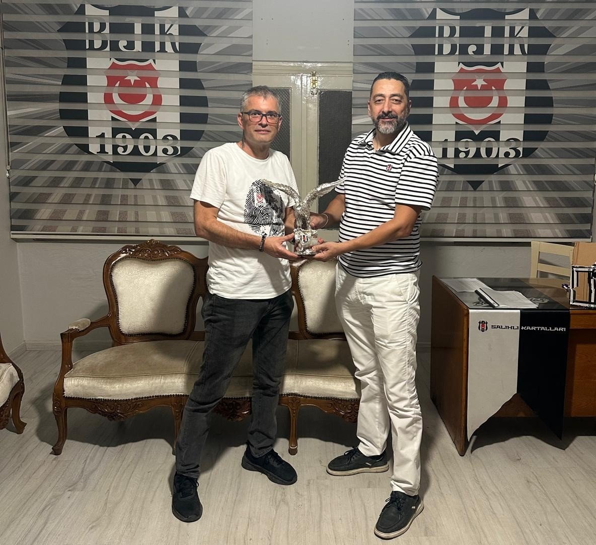 salihli-besiktaslilar-derneginde-bayrak-degisimi