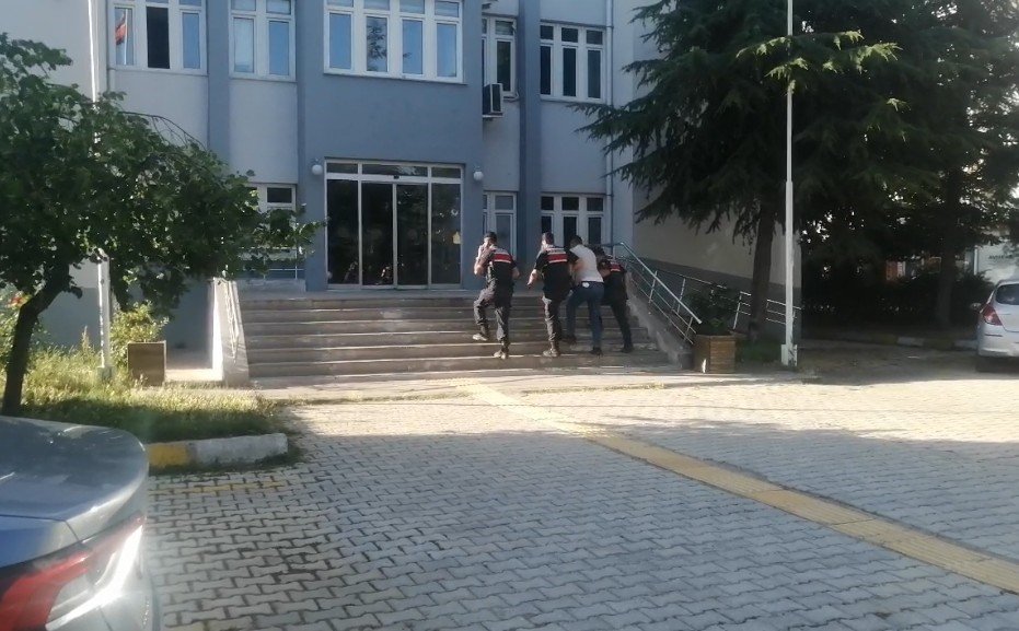 yayaya-carpip-olumune-neden-oldu-4-saat-sonra-baska-bir-koyde-saklanirken-yakalandi