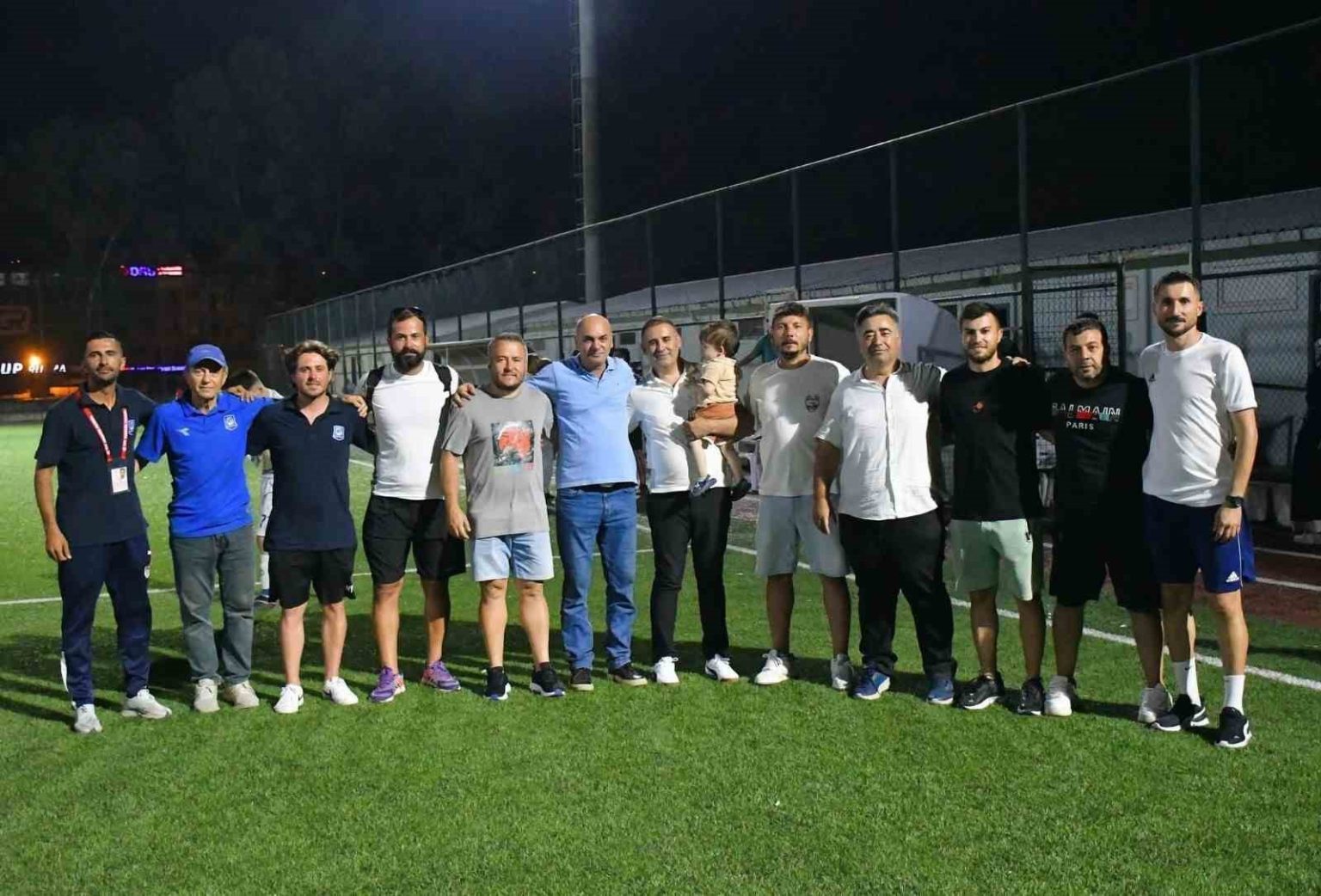 yunusemrenin-u17leri-izmirde-sampiyon-oldu