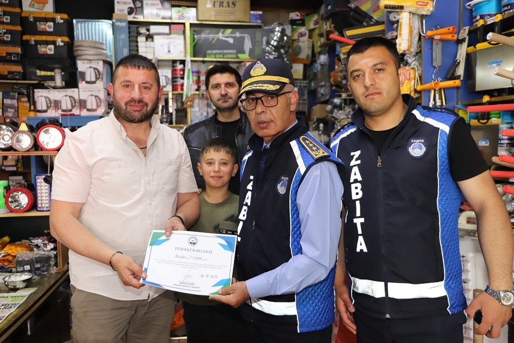 zabita-ekiplerinin-kaldirim-isgal-denetimleri-devam-ediyor