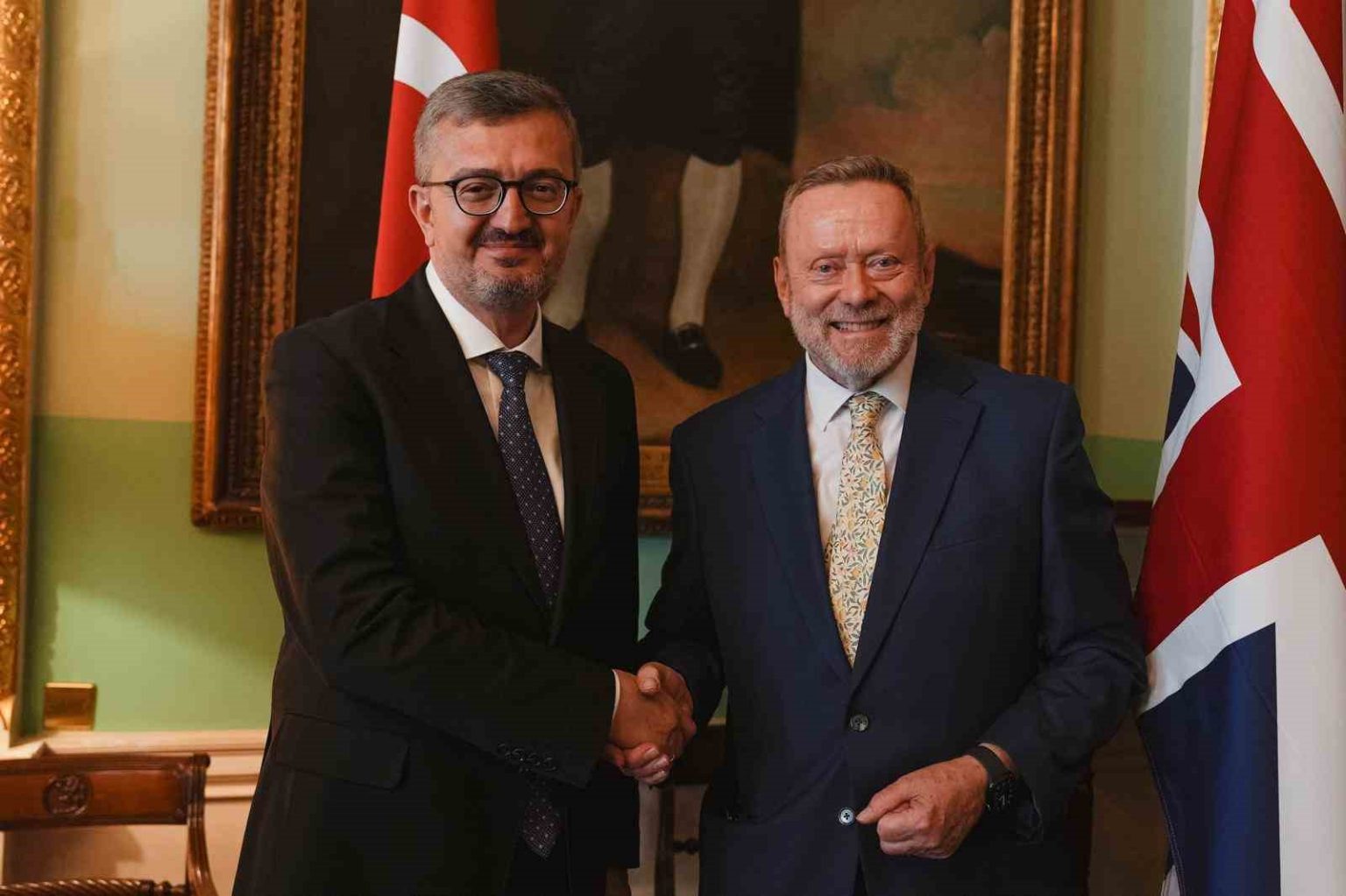 disisleri-bakan-yardimcisi-duran-afrika-konulu-diyalog-toplantisi-icin-londraya-gitti