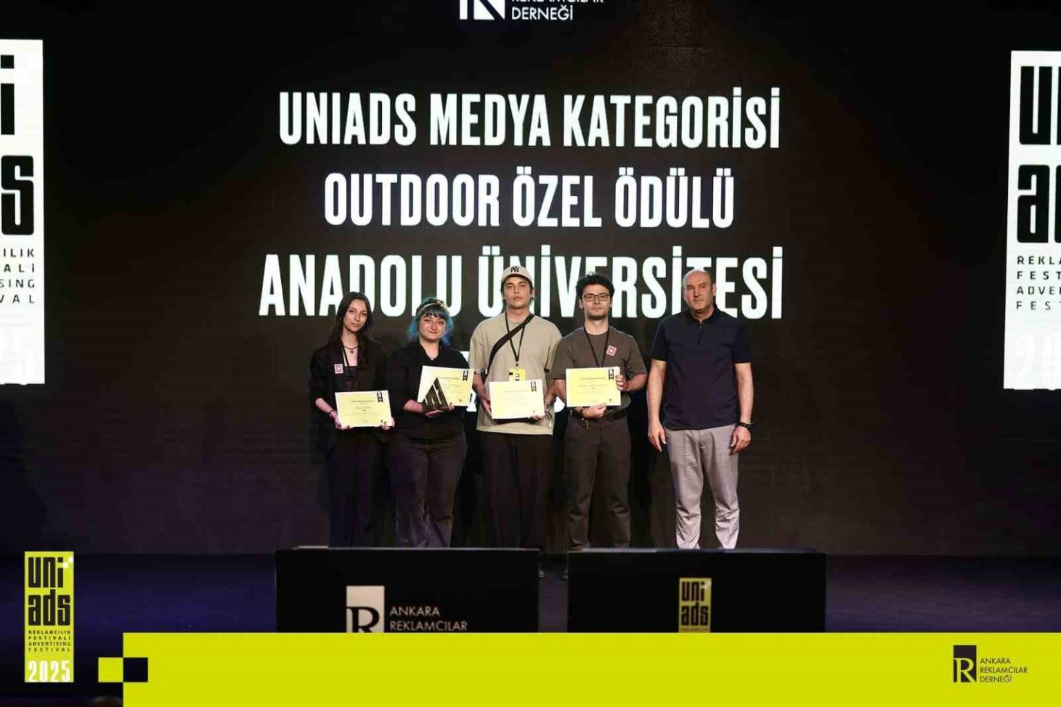 anadolu-universitesi-ogrencilerine-uniads-2025ten-odul