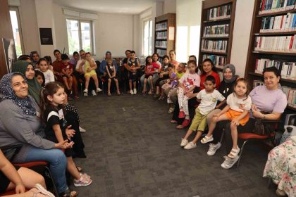 anneler-ve-cocuklar-yaz-tatilinde-kutuphanelerde-bulusuyor