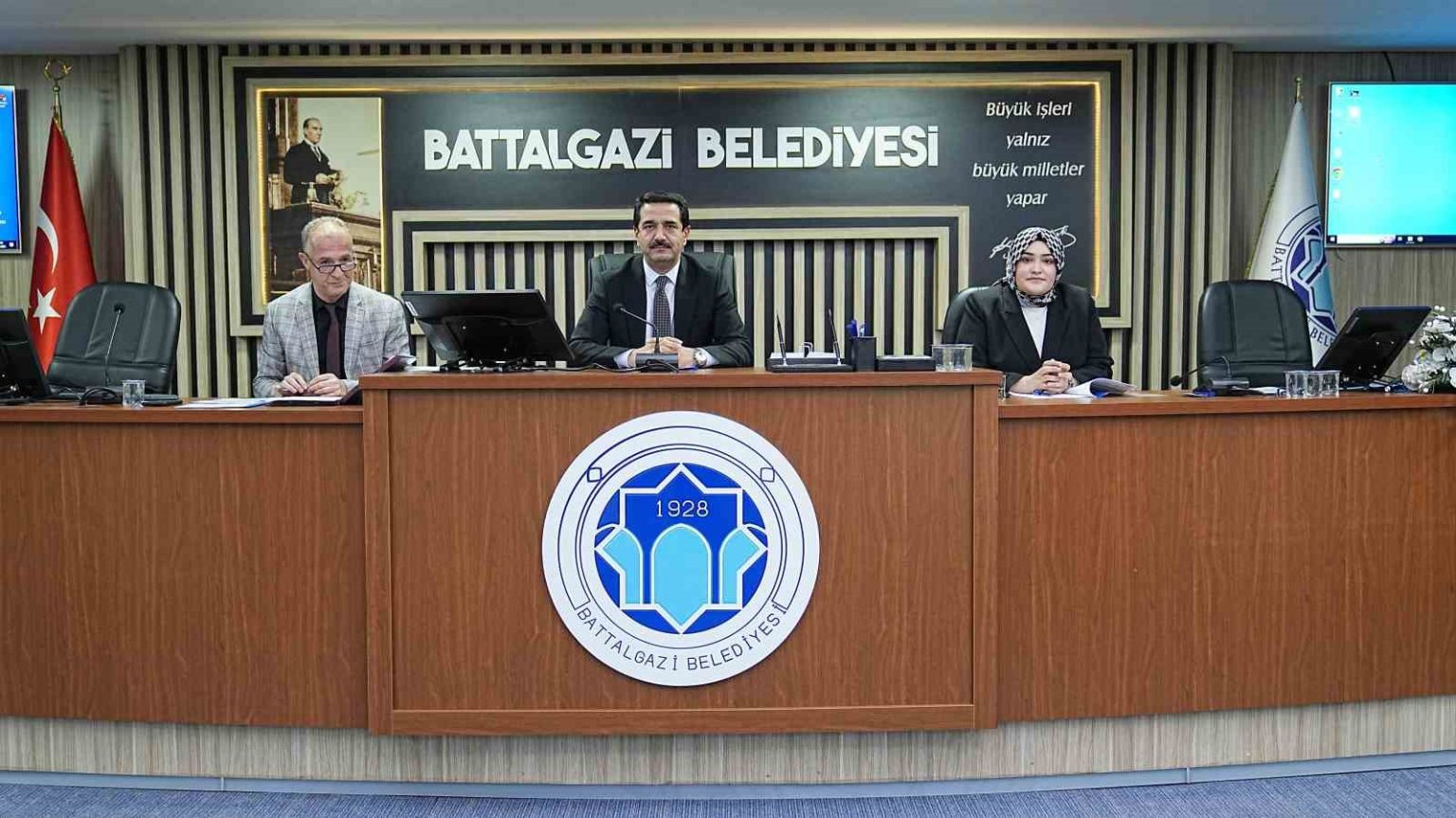 baskan-taskin-peygamberimize-dil-uzatanlari-siddetle-kiniyoruz