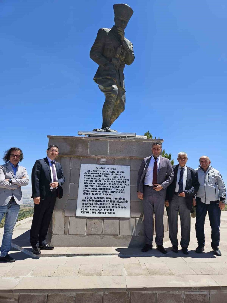 baskan-zor-kocatepeyi-butun-genclerimiz-gelip-gormeli