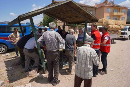 bilecik-belediyesi-calisanlari-yangin-bolgesindeki-calismalarini-surduruyor