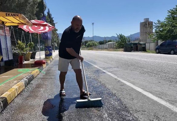 cevreci-bakkala-baskan-okuzcuoglundan-plaket