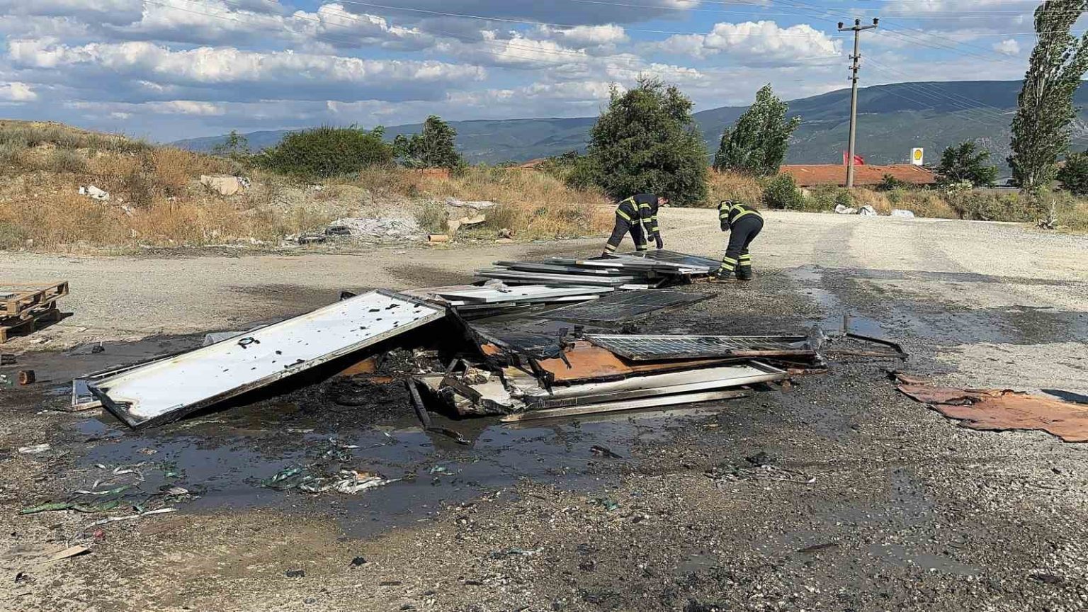 copte-cikan-yangin-gunes-enerjisi-panellerine-sicradi