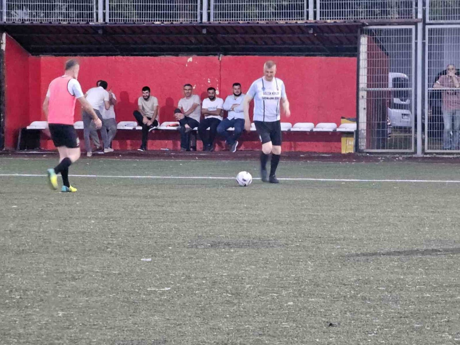 golcukte-koyler-arasi-futbol-heyecani