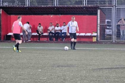 golcukte-koyler-arasi-futbol-heyecani