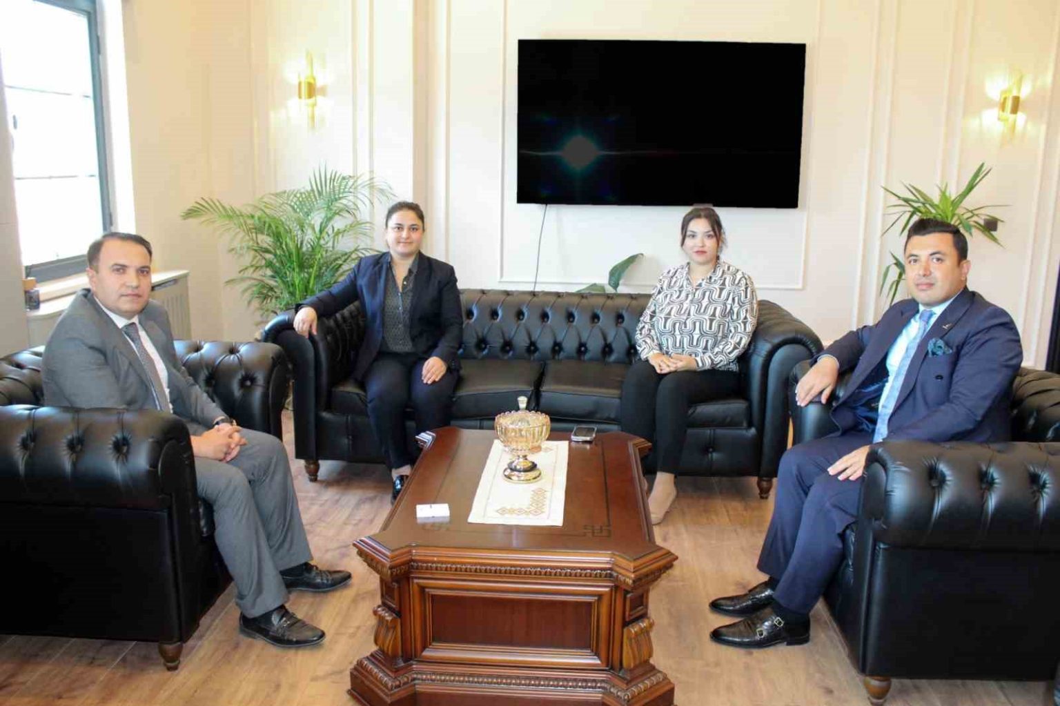 goreve-baslayan-kaymakam-duruyu-bassavci-catli-ziyaret-etti