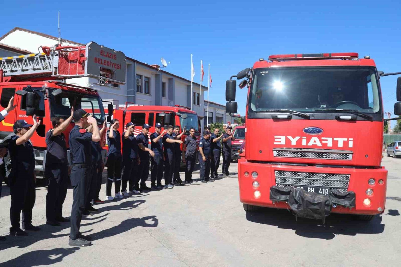 hataydaki-orman-yanginina-elazig-belediyesinden-destek