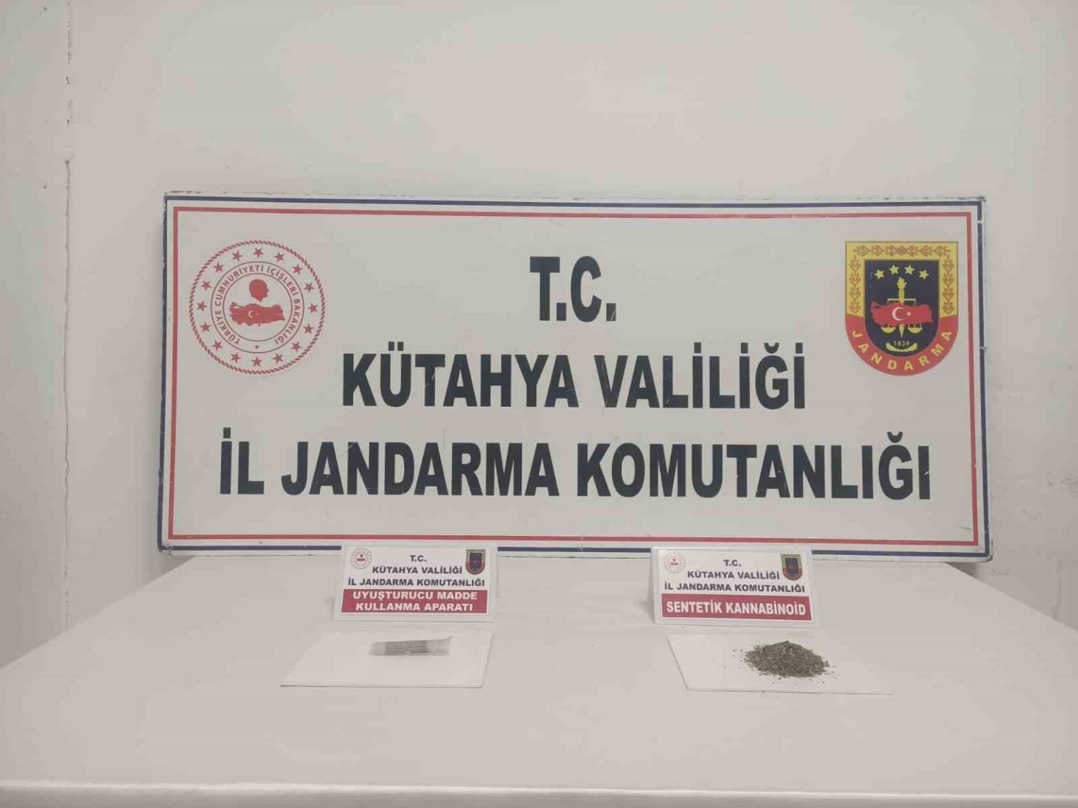 kutahyada-jandarmadan-uyusturucu-operasyonu