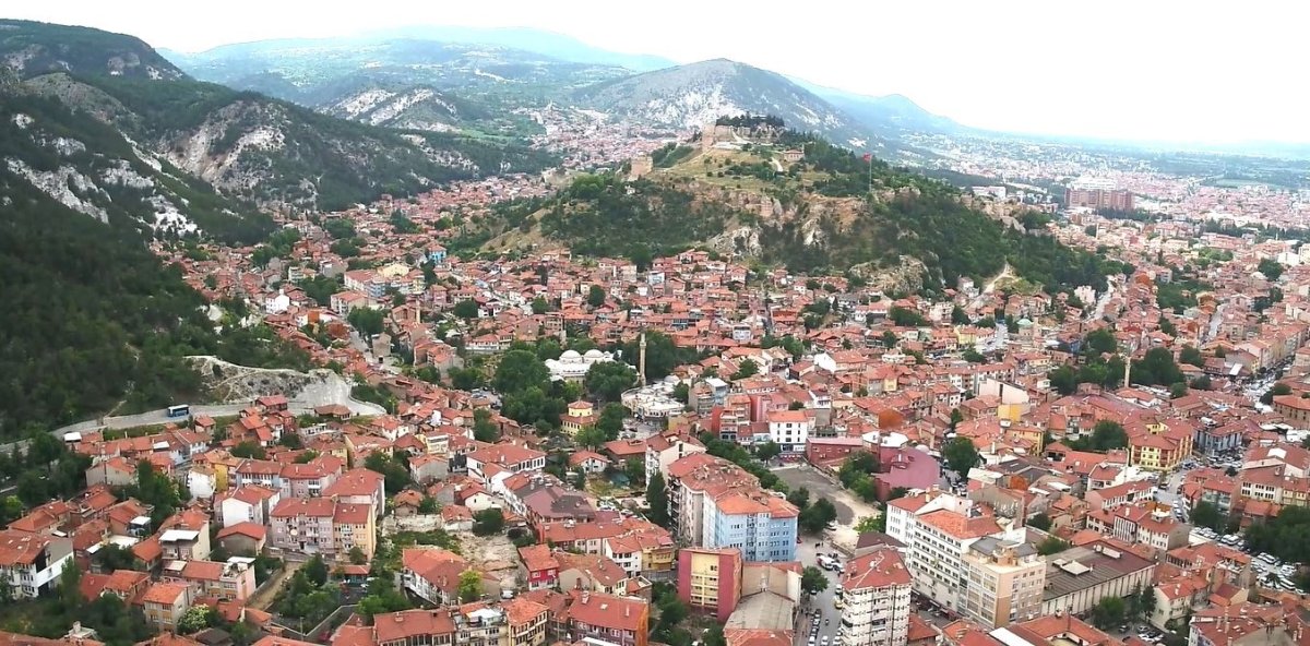 kutahyadan-yurtdisina-goc-gelen-gocun-iki-katini-gecti