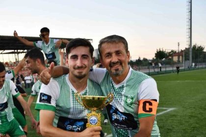 sampiyon-oldu-futbolu-birakti