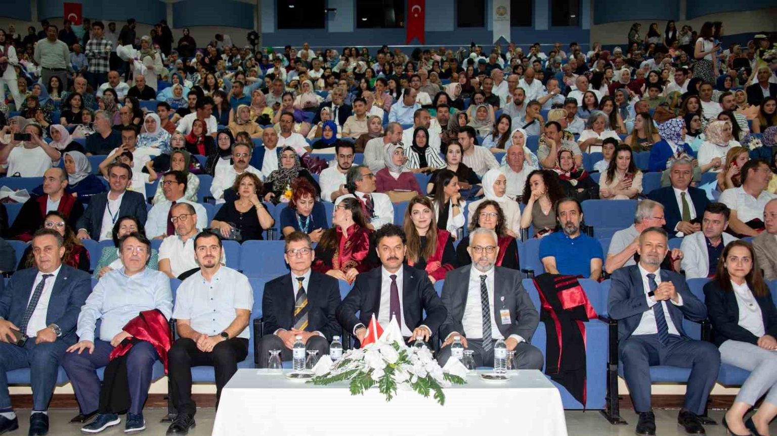 selcuk-tiptan-185-genc-doktor-mezun-oldu
