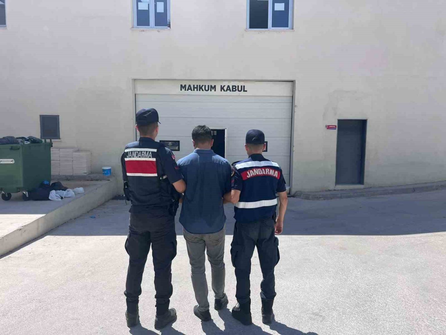 silahlarini-satip-calindi-dedi-gercek-ortaya-cikinca-tutuklandi