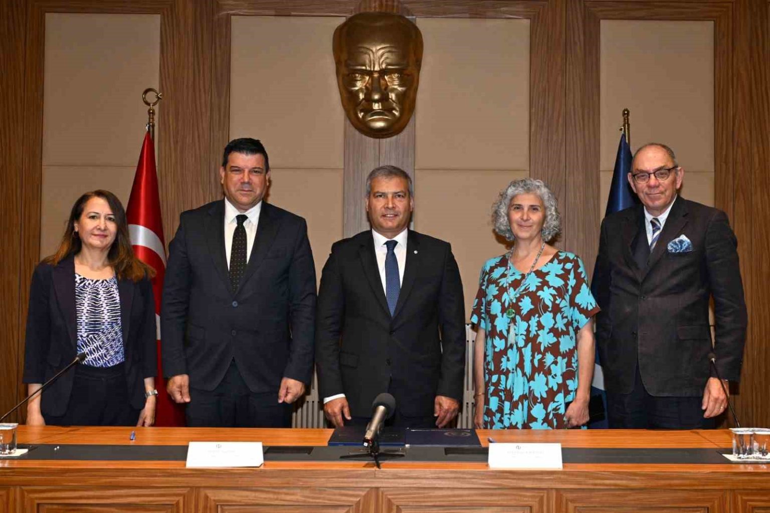 anadolu-universitesi-ile-kibris-dogu-akdeniz-universitesi-arasinda-is-birligi-protokolu-imzalandi