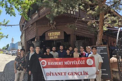 bayburtta-lise-ogrencilerine-yonelik-tarih-ve-kultur-gezisi-duzenlendi