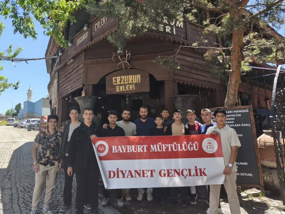 bayburtta-lise-ogrencilerine-yonelik-tarih-ve-kultur-gezisi-duzenlendi