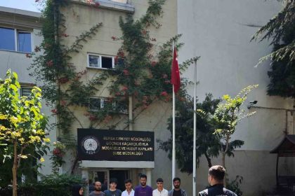 bursada-gocmen-kacakciligi-operasyonu-7-yabanci-uyruklu-sahis-ve-organizator-yakalandi