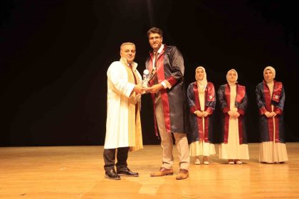 eru-ilahiyat-fakultesinde-mezuniyet-heyecani