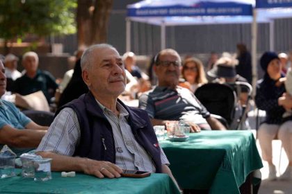 hizmete-giren-emekliler-lokaline-kisa-surede-yogun-ilgi