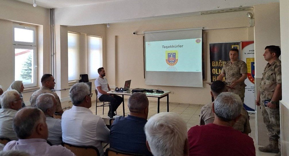 jandarma-ekipleri-koylerde-bilgilendirme-calismalarini-surduruyor