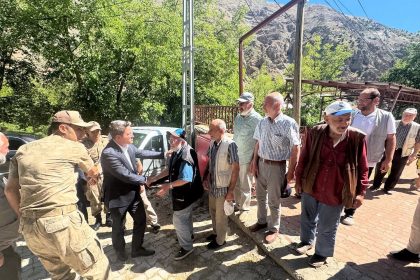 kaymakam-arikan-ilk-ziyaretini-33-vatandasin-sehit-edildigi-basbaglar-koyune-gerceklestirdi