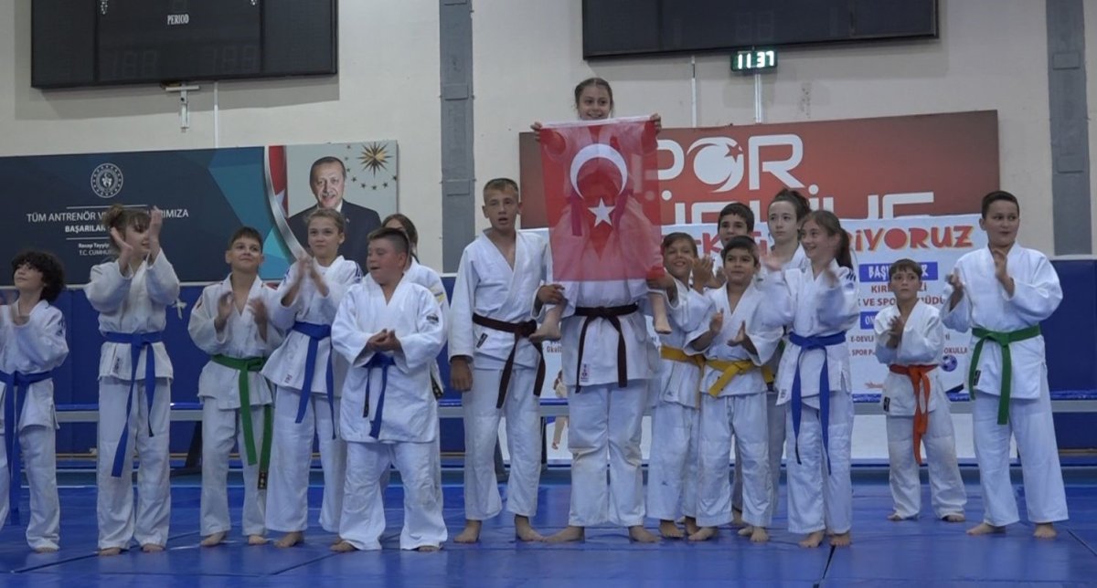 kirklarelinde-yaz-spor-okullari-torenle-acildi