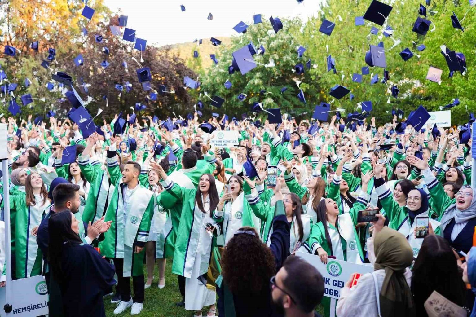 kocaeli-saglik-ve-teknoloji-universitesi-dis-hekimligi-fakultesi-ilk-mezunlarini-ugurladi