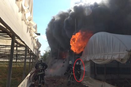 mobilya-atolyesi-yangininda-faciadan-donuldu-duvar-coktu-itfaiye-erleri-son-anda-kurtuldu