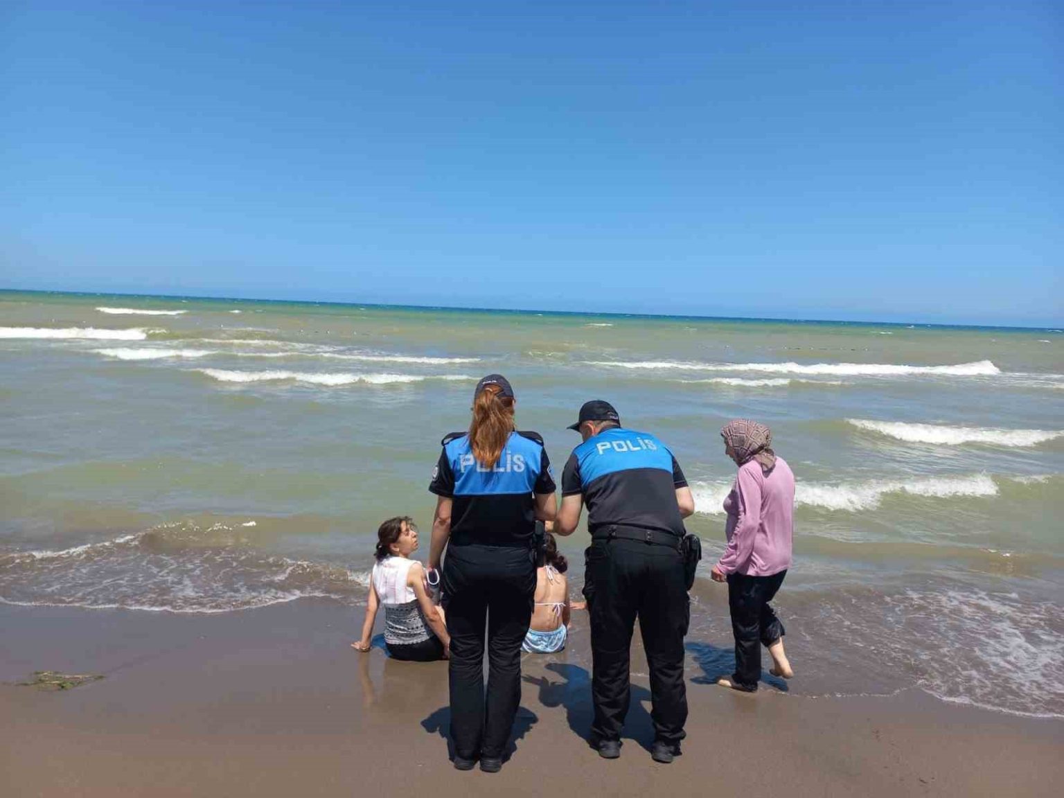 polis-sahilde-gorev-basinda-tedbir-elimde-hayatim-guvende