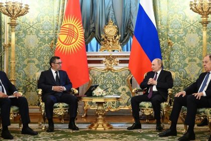 putin-kirgizistan-cumhurbaskani-caparov-ile-gorustu