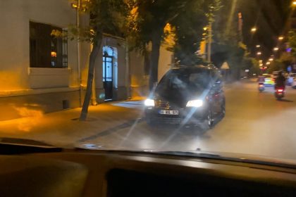 ters-yonden-giden-otomobil-trafigi-tehlikeye-atti