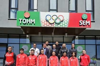 turkiye-wushu-kung-fu-federasyonu-baskani-akyuz-kayseride-sporcularla-bulustu