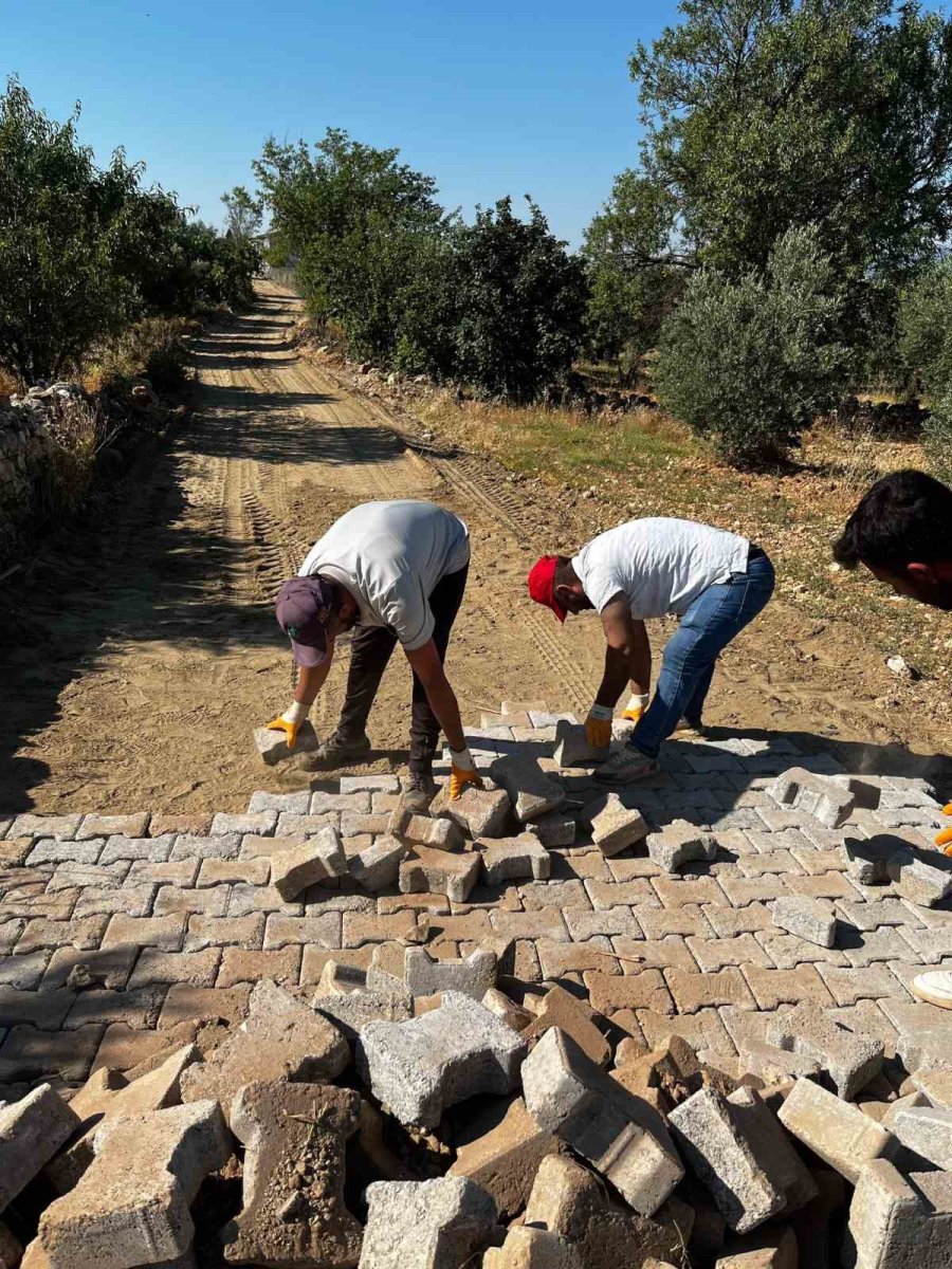 yaykin-mahallesinde-yol-calismalari-devam-ediyor