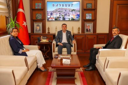 yeni-atanan-demirozu-ve-aydintepe-kaymakamlari-gorevlerine-basladi