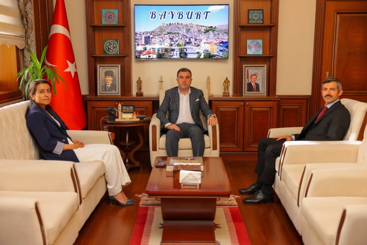 yeni-atanan-demirozu-ve-aydintepe-kaymakamlari-gorevlerine-basladi