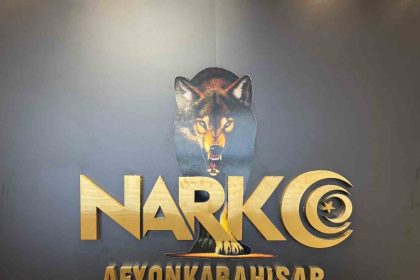 aracin-kapi-dosemesinin-arkasindan-1-kilo-126-gram-uyusturucu-cikti