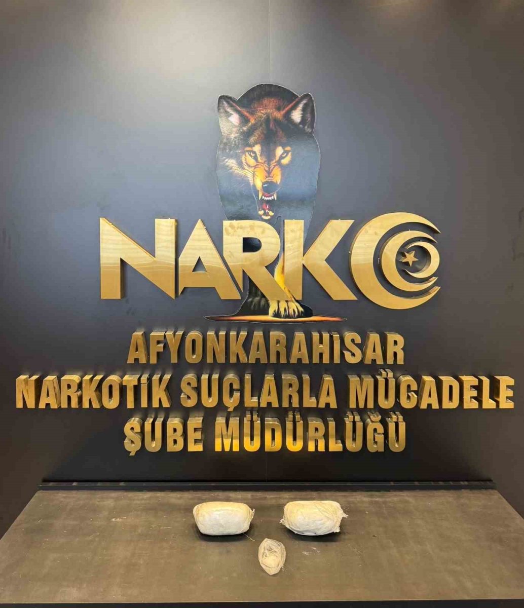 aracin-kapi-dosemesinin-arkasindan-1-kilo-126-gram-uyusturucu-cikti